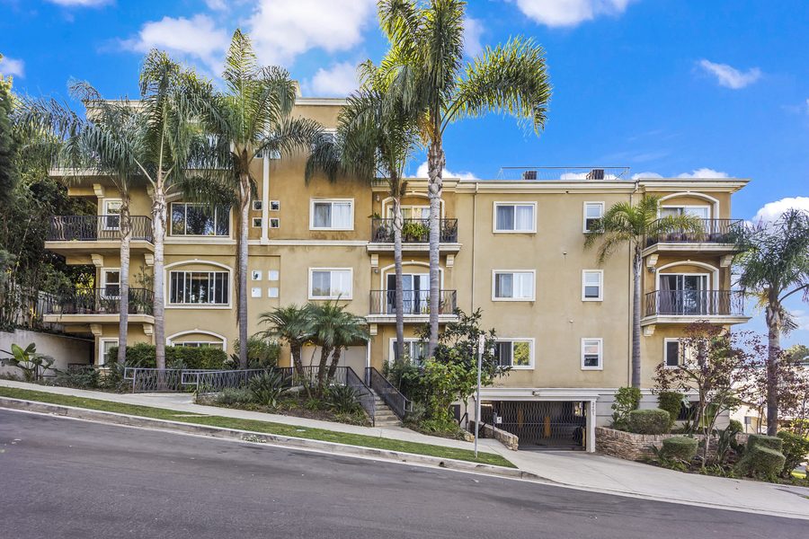 3401 S Bentley Ave #401